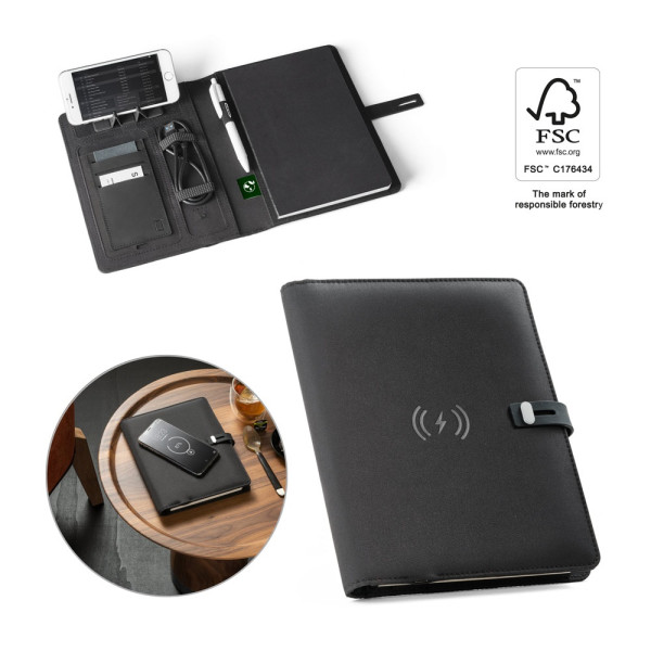 EMERGE A5 FOLDER. A5 Mappe aus 300D recyceltem Polyester (100% rPET) mit kabellosem Ladegerät